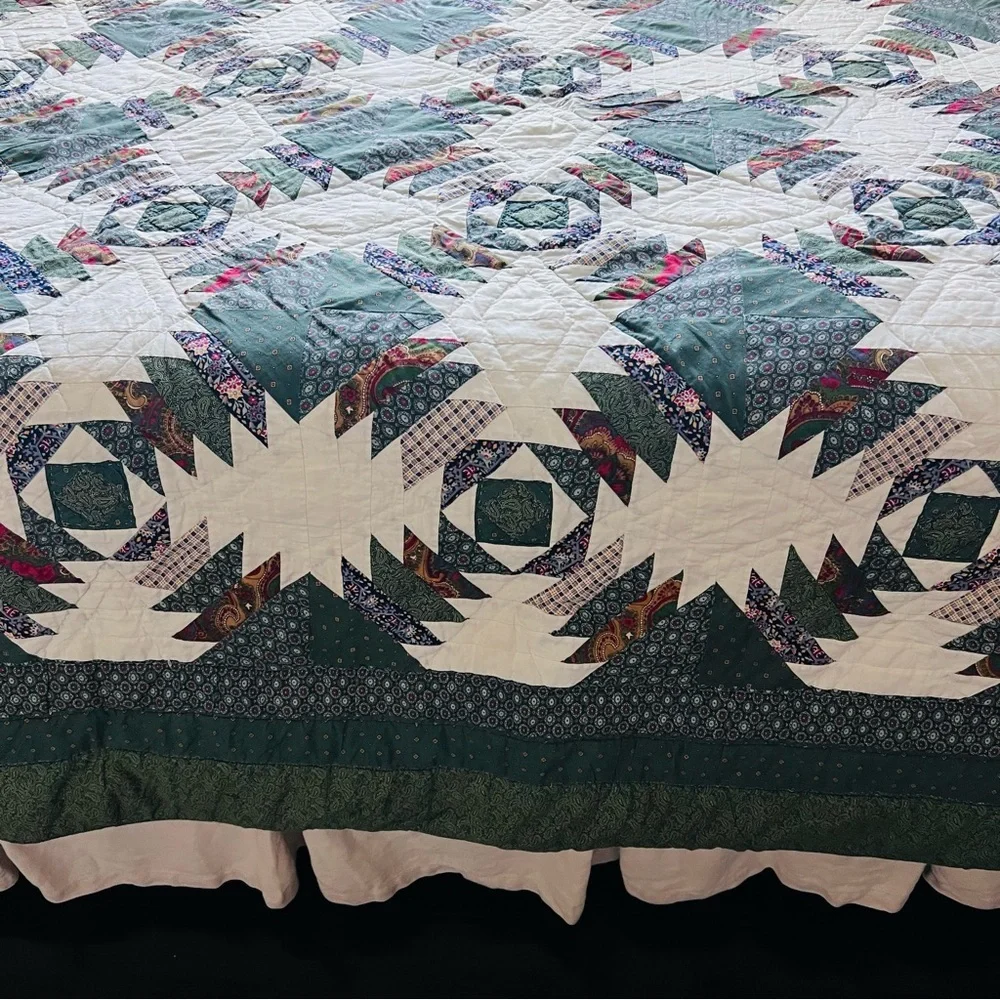 Vintage Pineapple Pattern Cotton Quilt – 100” x 90” Queen/King.